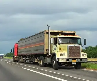 tombamento de caminhão