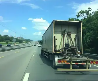 carreta tombou Rodovia Raposo Tavares
